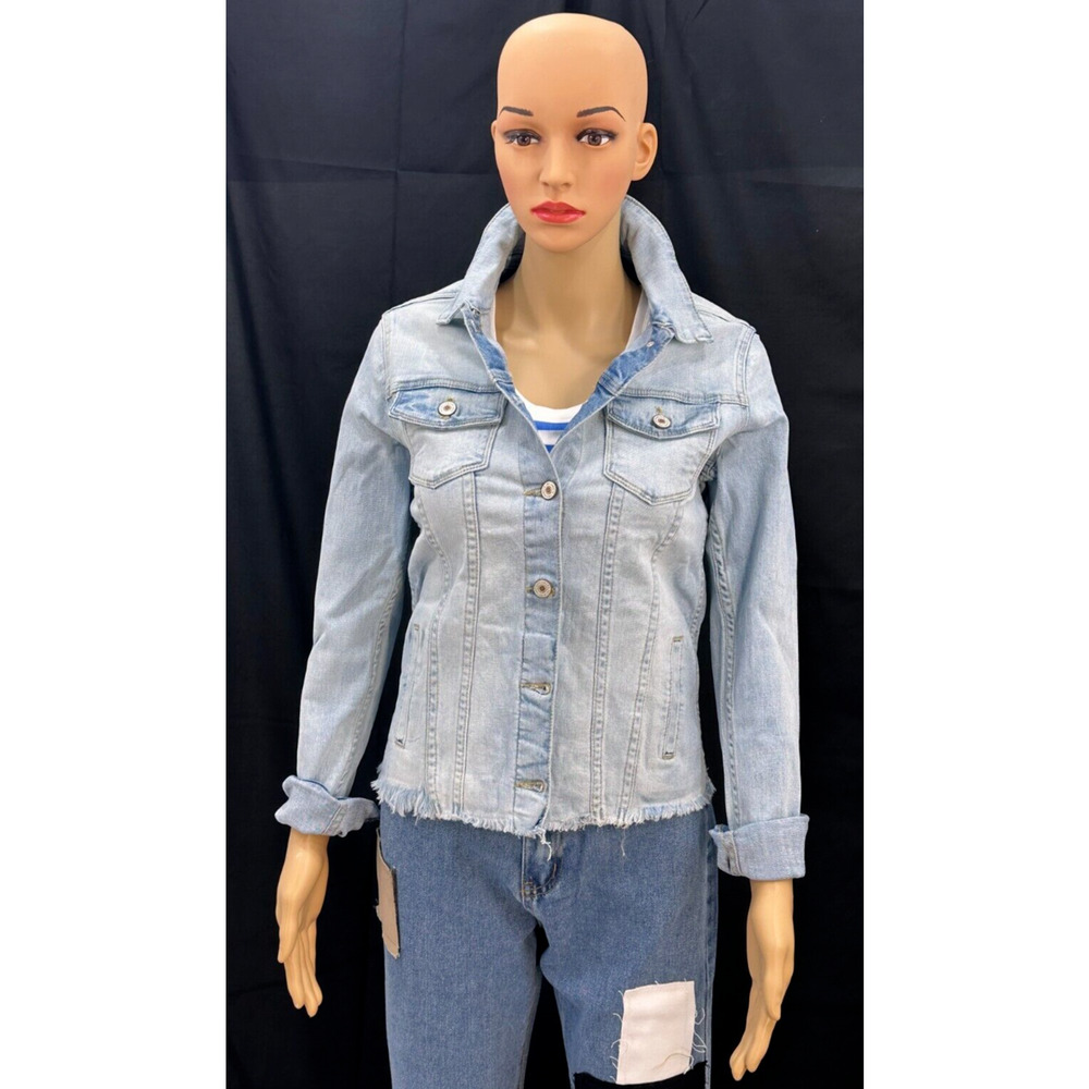 Denim Jacket, Ligth Blue, 2 pockets in the upper chest, 2 pocket one each side
